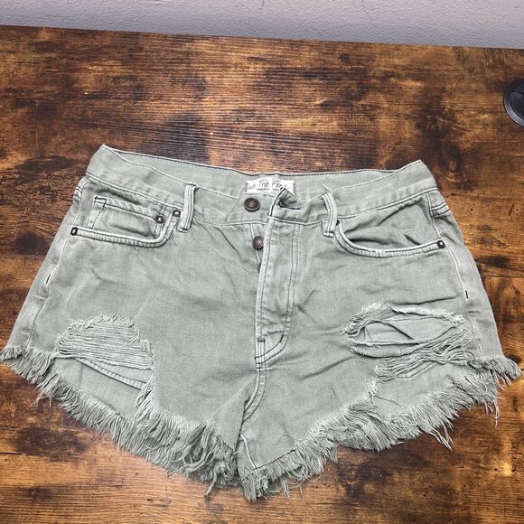 Free People We The Free Shorts Size 27 Olive Green Raw Hem Button Fly - Picture 1 of 9